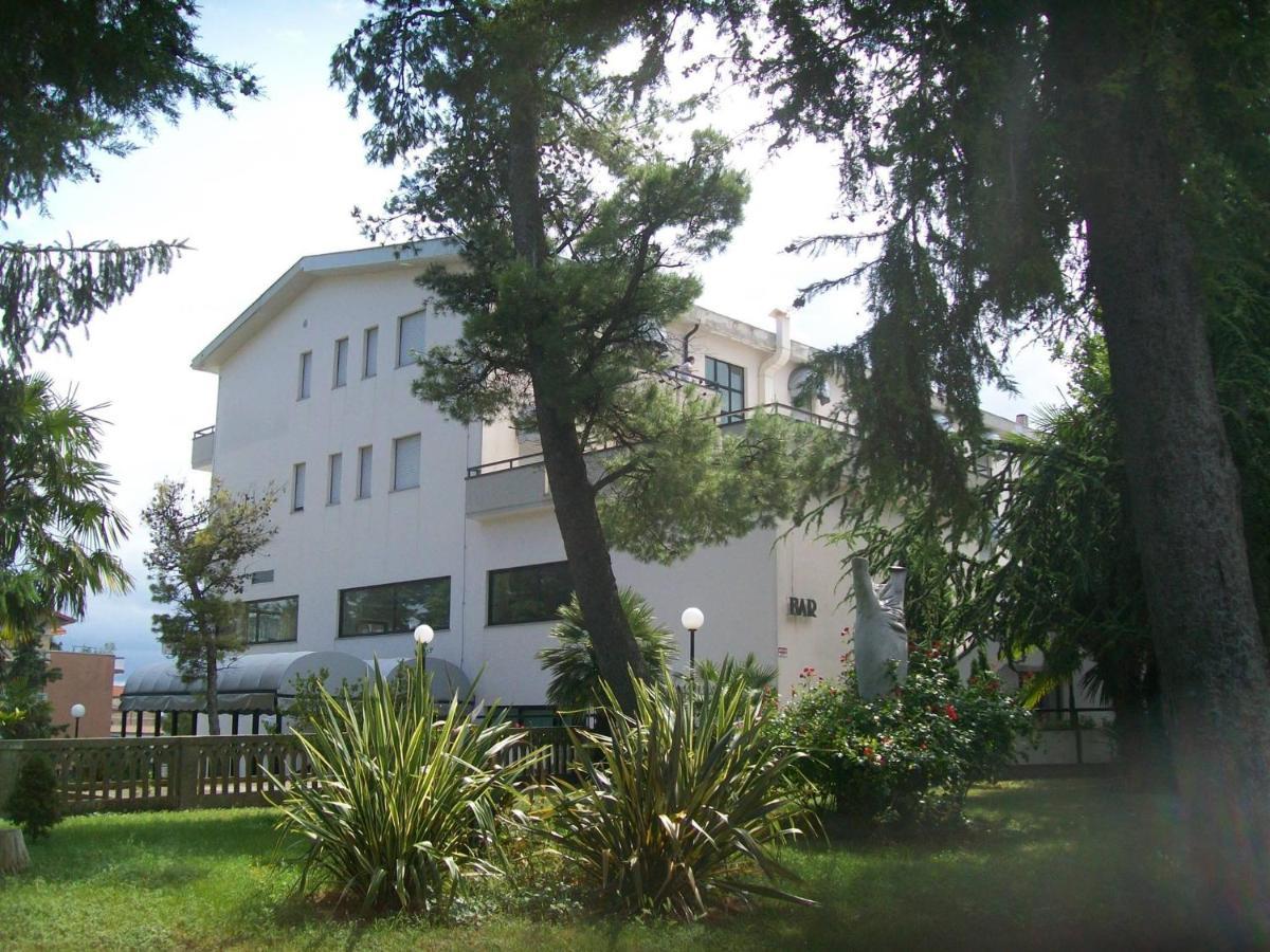 Hotel Du Parc Atri Ngoại thất bức ảnh