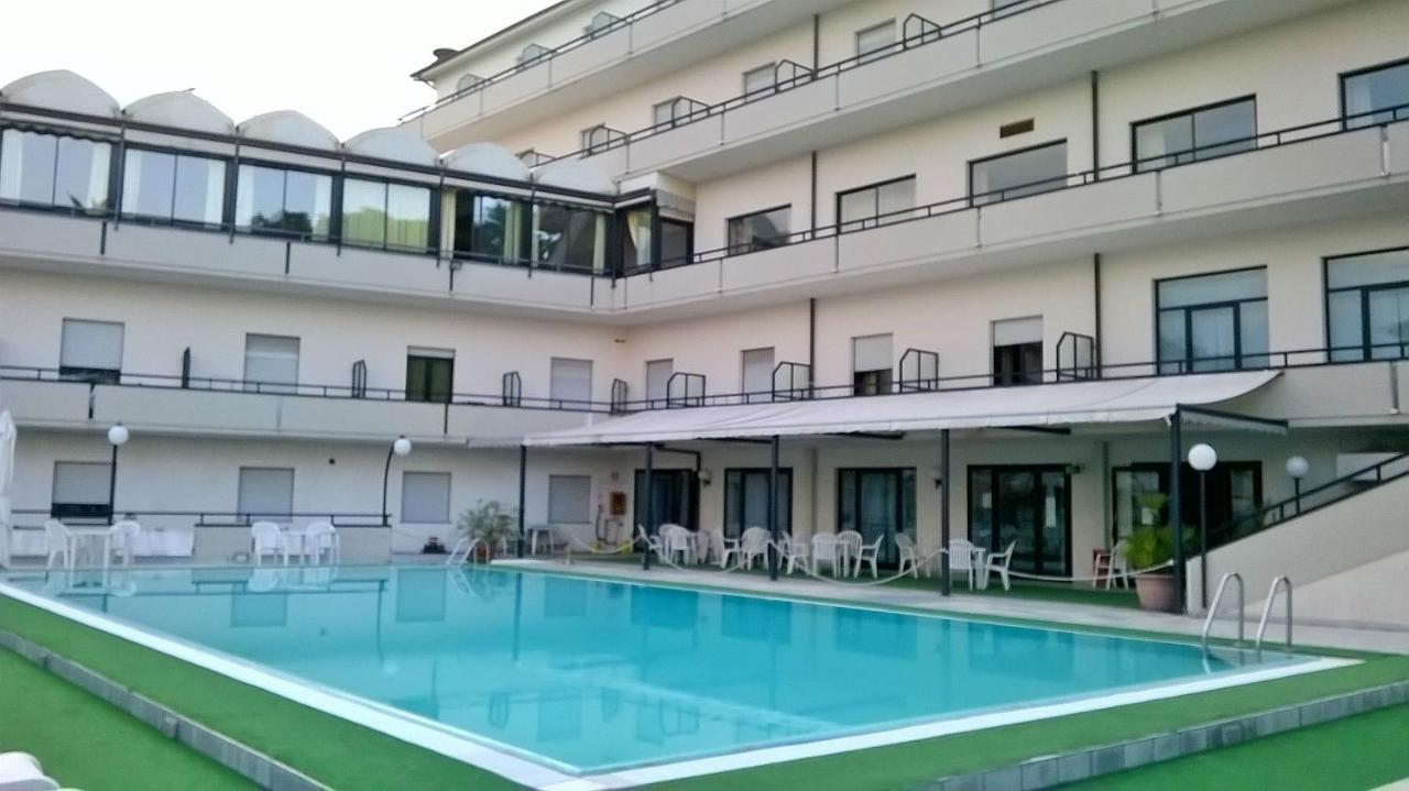 Hotel Du Parc Atri Ngoại thất bức ảnh