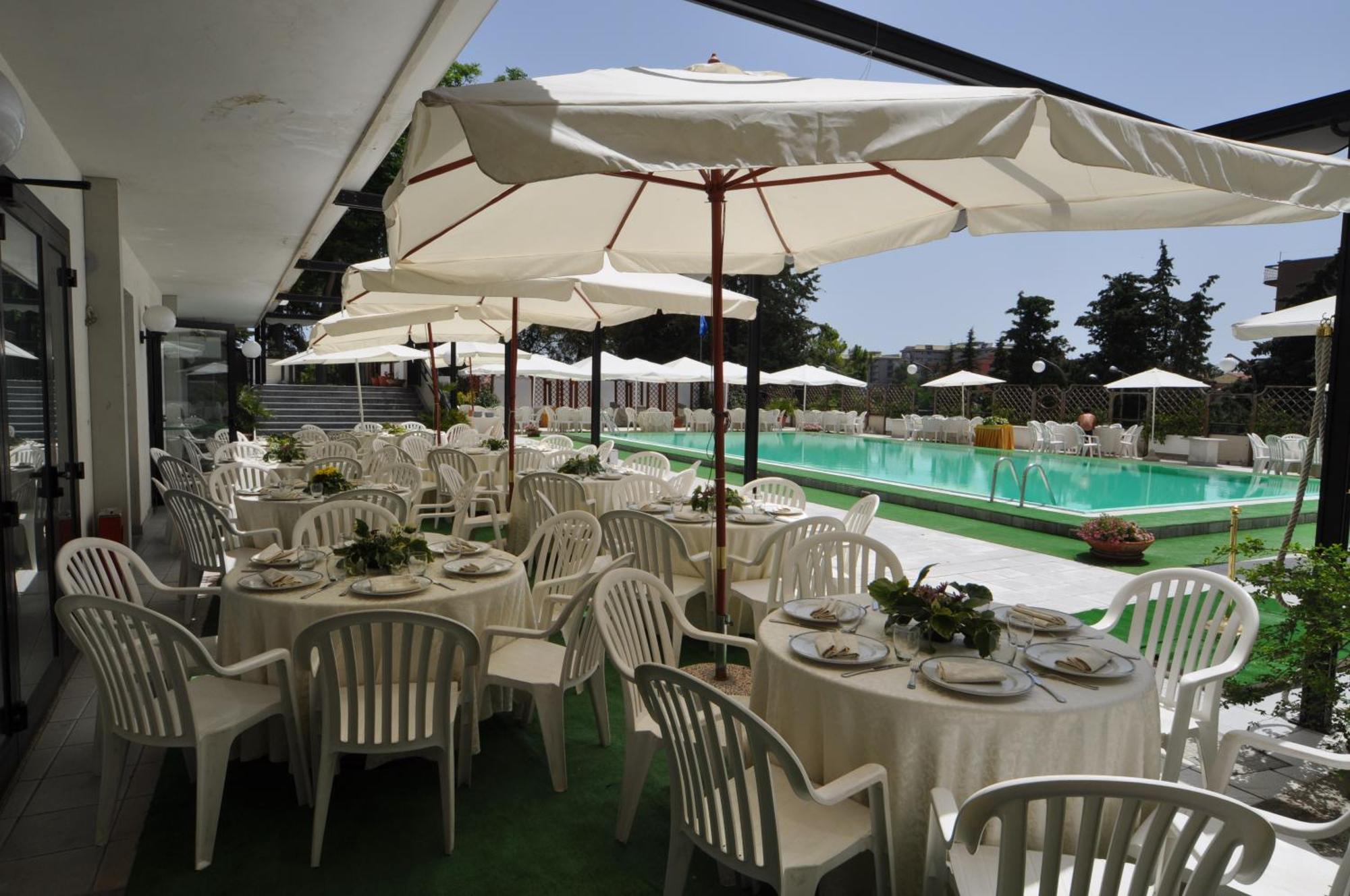 Hotel Du Parc Atri Ngoại thất bức ảnh
